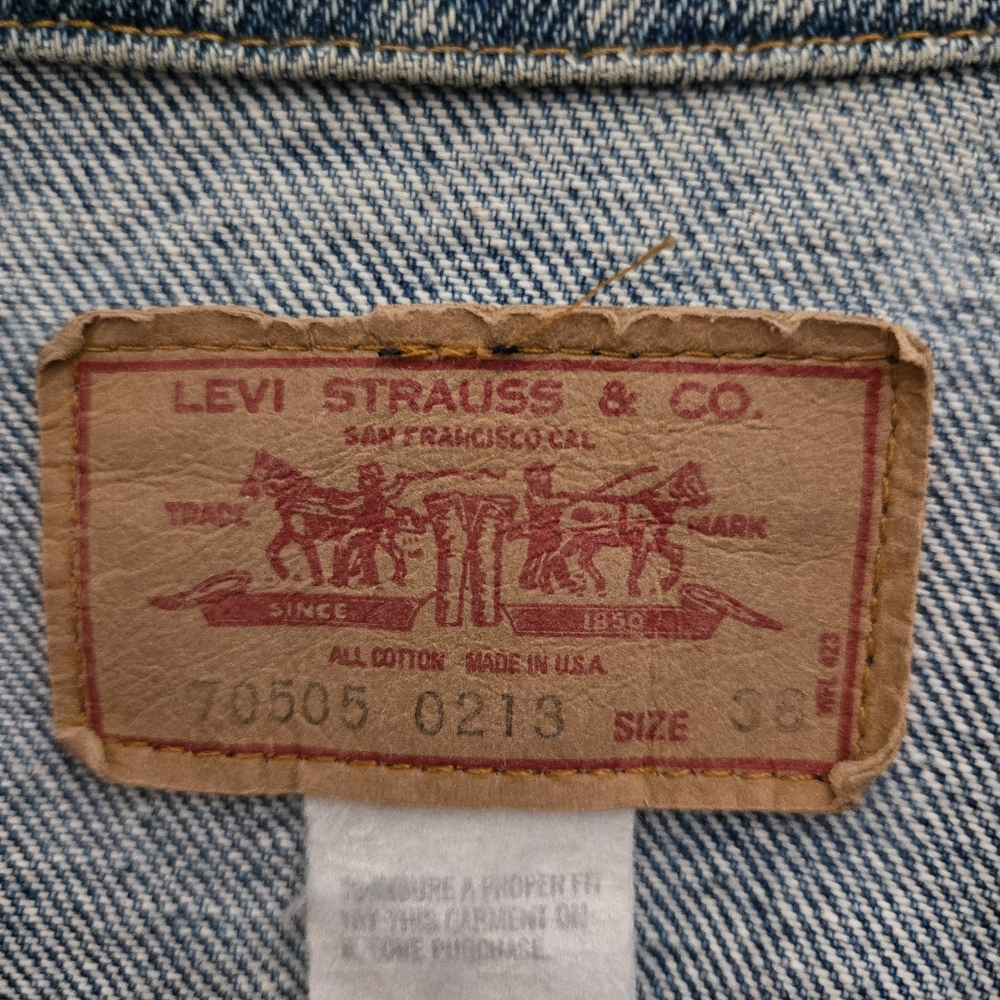 Vintage Levi's Denim Jacket - Picture 6 of 6